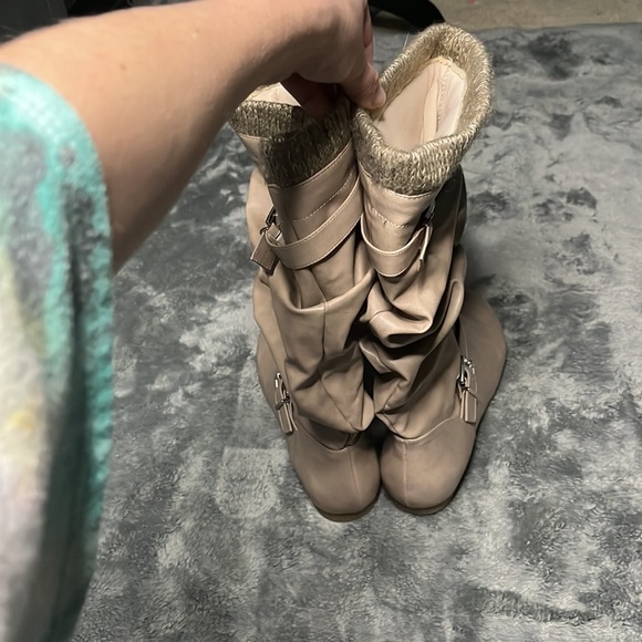 Tan slouch booties - Picture 3 of 4